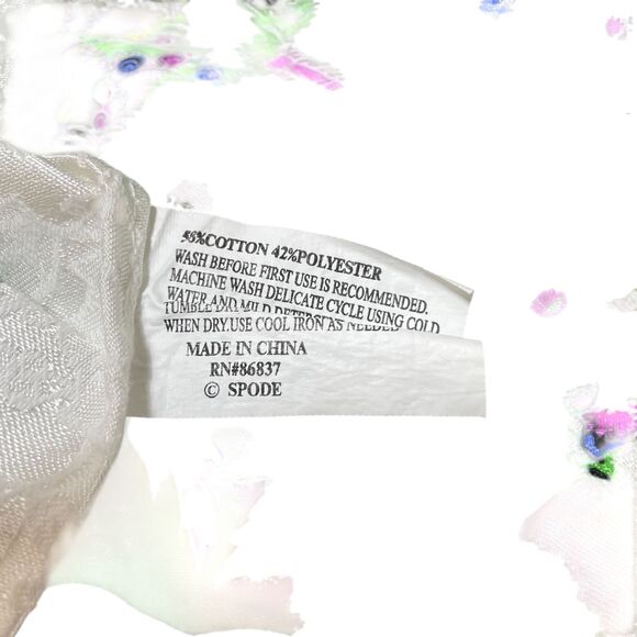 Spode Christmas Tablecloth 67 x 50 1/2 - Picture 2 of 3